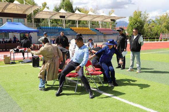 图4为趣味运动会活动