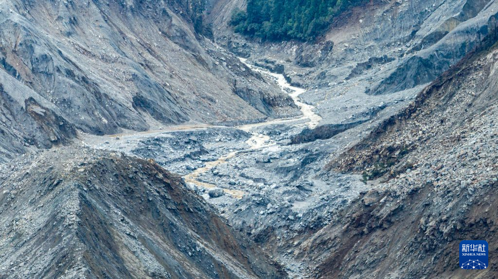 吉隆口岸核心区域上方的堰塞湖险情基本解除