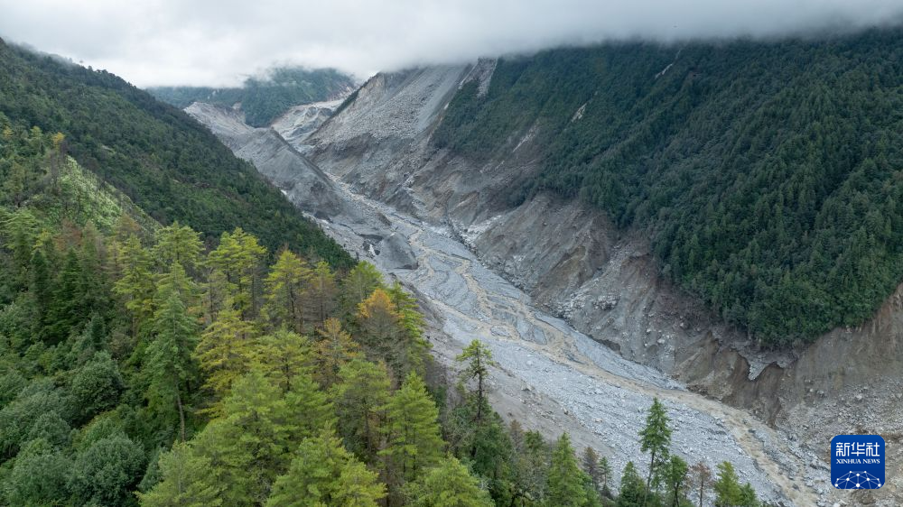 吉隆口岸核心区域上方的堰塞湖险情基本解除