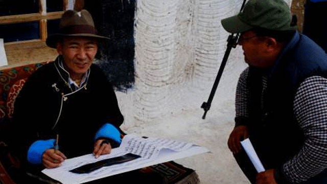 西藏非遗展上的“两代人”：传承匠心　筑梦未来