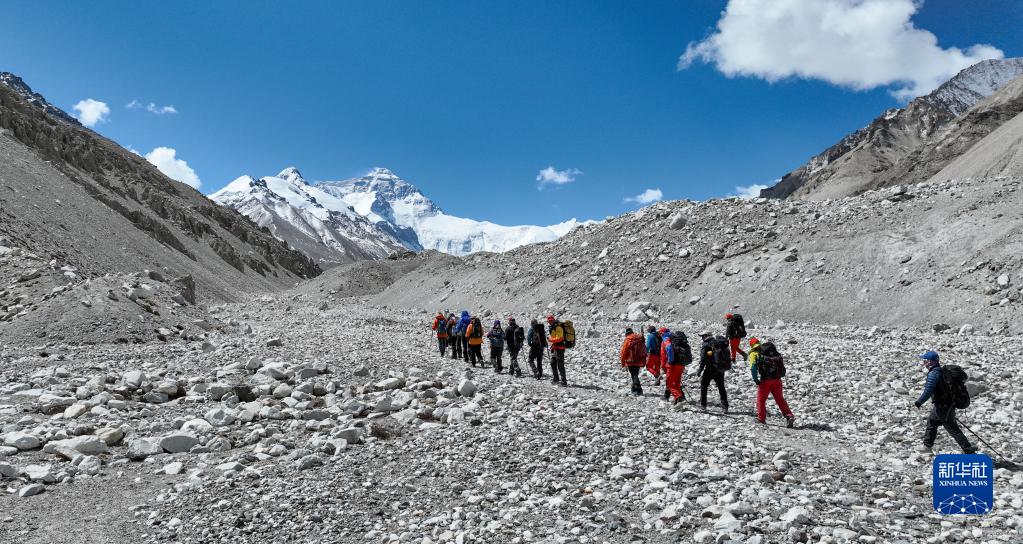 民間登山隊向珠峰發起挑戰