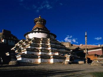 西藏：走近江孜“十万佛塔”白居寺