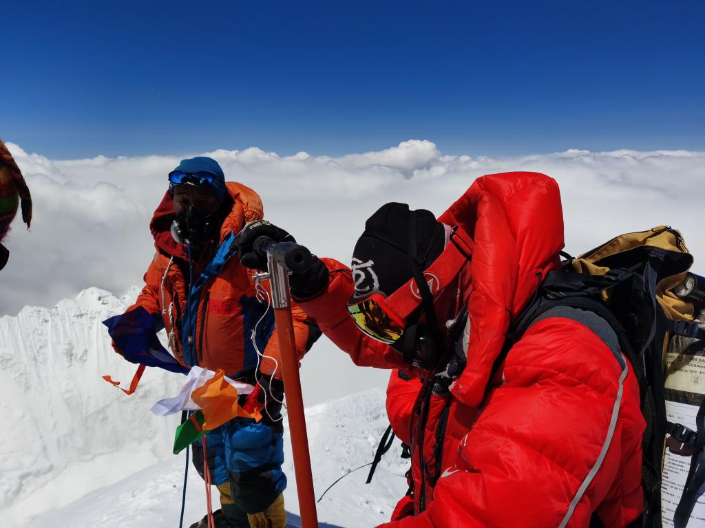 新华全媒＋|我国科考队员成功登顶珠峰 珠峰科考创造多项新纪录