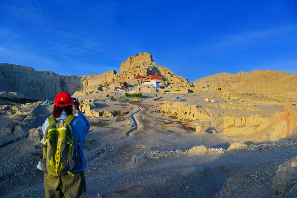西藏札達：地質人文景觀引遊客（圖）