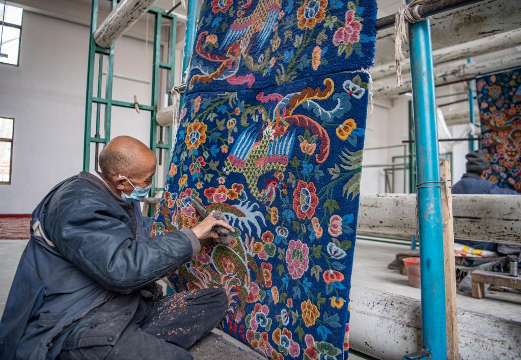 西藏日喀则：历史悠久的卡垫织造技艺