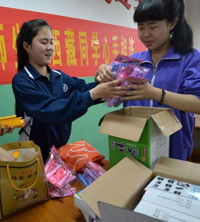 捐赠儿童节礼物 心系西藏地震灾区