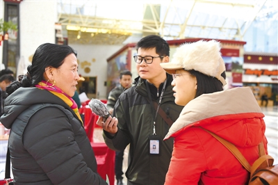 參加西藏自治區兩會政協委員陸續抵拉